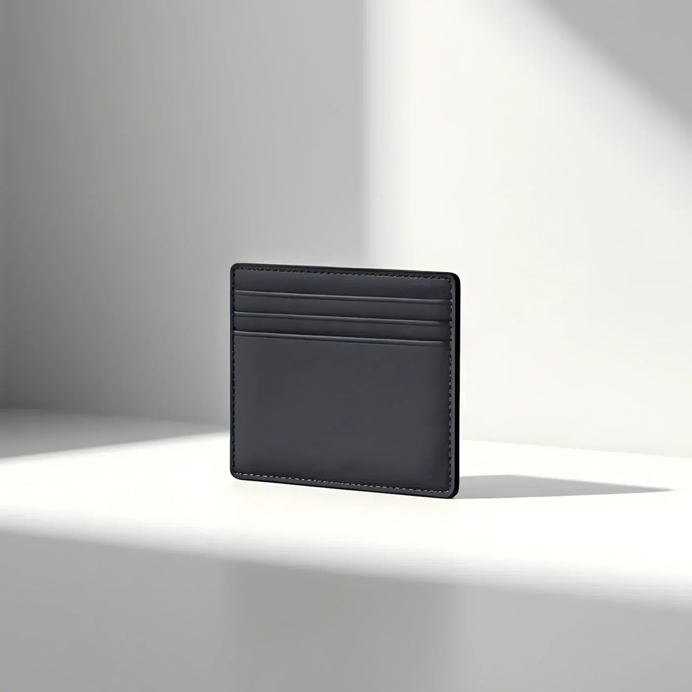 Porta cartão masculino preto de frente.