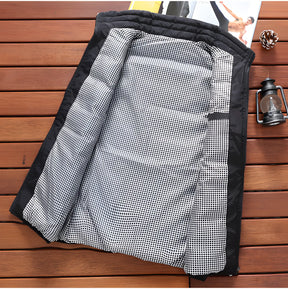 parte interna do colete masculino puffer preto.