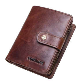 Carteira de couro marrom, compacta e elegante, ideal para organização pessoal.