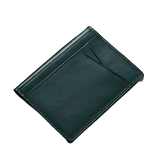 Carteira de couro trabalhada em verde, ideal para cartões e documentos.