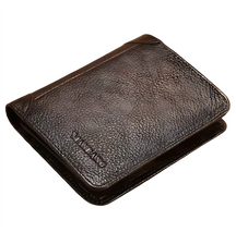Carteira de couro marrom, elegante e compacta, ideal para homens modernos.