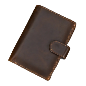 Carteira de couro marrom com fecho, ideal para organização e estilo masculino.