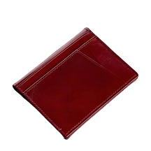 Carteira de couro vermelho vinho com acabamento em cera, elegante e funcional.