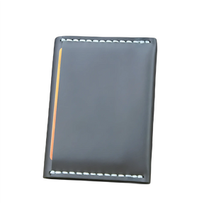 Carteira de couro preto, estilo moderno, ideal para uso diário e elegante.