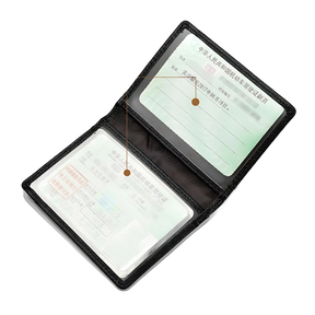 Porta documentos com 2 slots para cartões e design prático em preto.