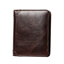 Carteira de couro marrom, estilo clássico e elegante, ideal para organização.