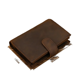 Carteira masculina de couro marrom, compacta e elegante para cartões e dinheiro.