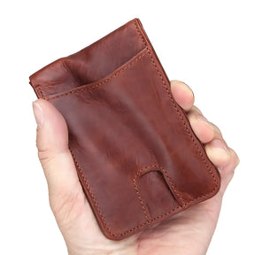 Cartera de couro marrom, ideal para cartões, elegante e prática.