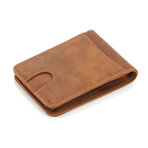 Carteira de couro marrom, prática e elegante, ideal para organização de cartões.