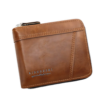 Carteira masculina de couro marrom, elegante e compacta, ideal para organização.