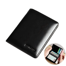 Carteira de couro preto com 7 posições para cartões e proteção RFID anti-furto.