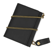 Carteira preta com corrente dourada, design elegante e moderno para mulheres.
