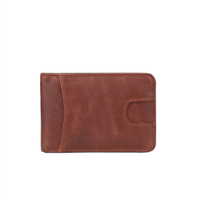 Carteira de couro marrom, compacta, ideal para cartões e dinheiro, estilo elegante.