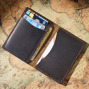 Carteira Masculina Bifold Slim em Couro Legítimo Minimalista para Cartões com Design Compacto e Elegante