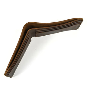Carteira masculina de couro marrom com design elegante e várias divisões.