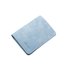 Carteira azul clara, estilo minimalista, ideal para organização e elegância.