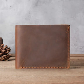 Carteira de couro marrom, elegante e resistente, ideal para homens e mulheres.