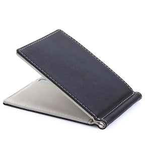 Porta-cartões de couro preto, elegante e prático para acessórios do dia a dia.