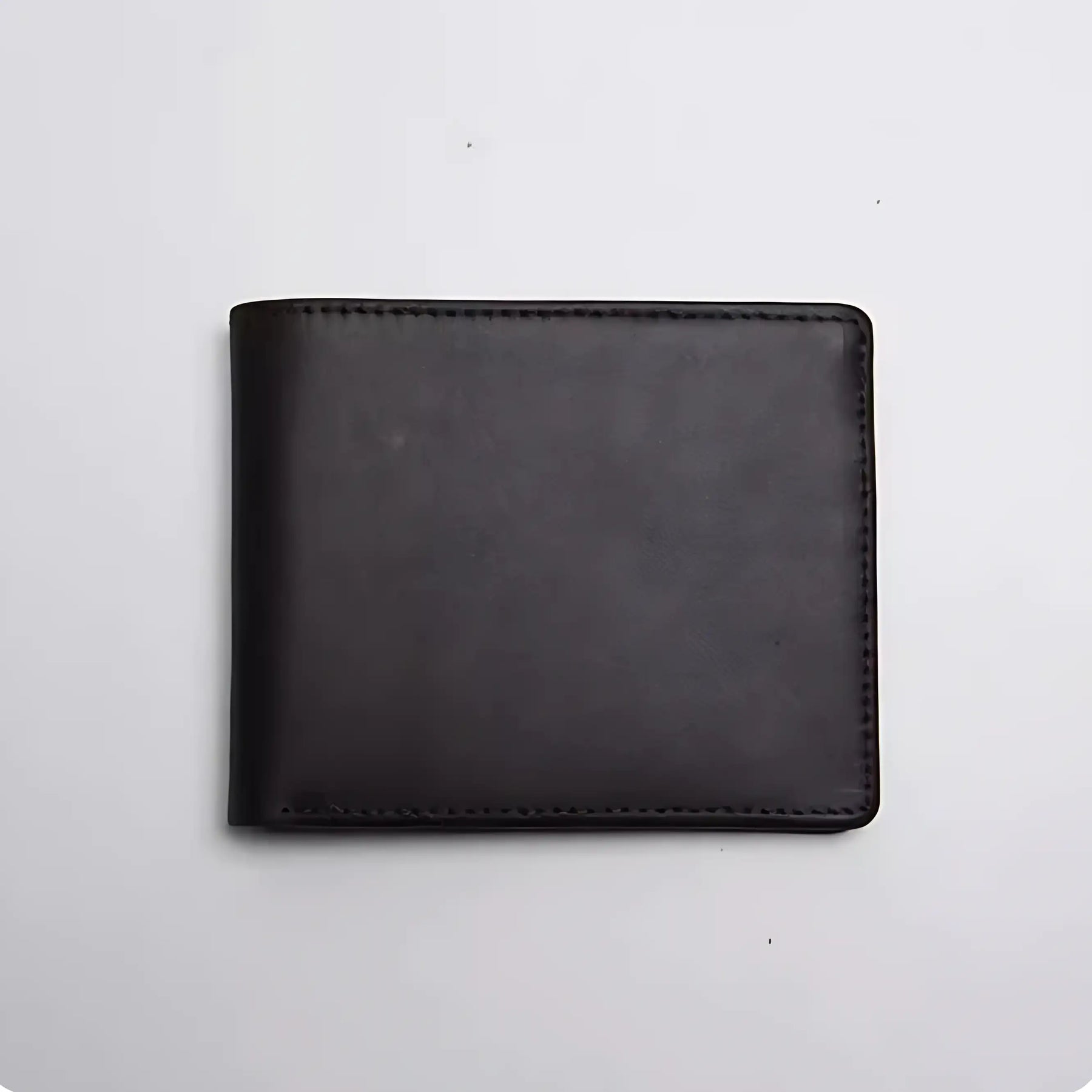 Carteira masculina de couro marrom, estilo clássico e elegante para uso diário.