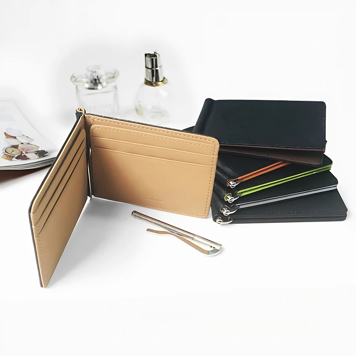 Carteira de couro em várias cores, ideal para uso diário e organização de cartões.