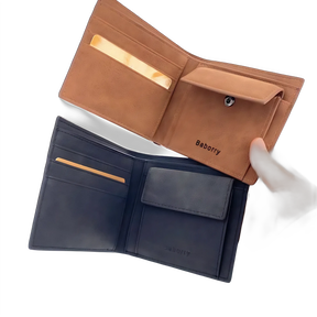 Carteira de couro bifold nas cores marrom e preto, com compartimentos internos.