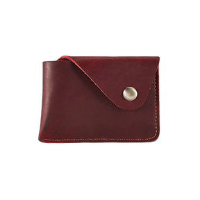 Porta-cartões em couro vermelho com botão, compacto e elegante para uso diário.