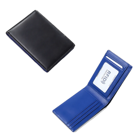 Carteira de couro preto com interior azul e proteção RFID para cartões