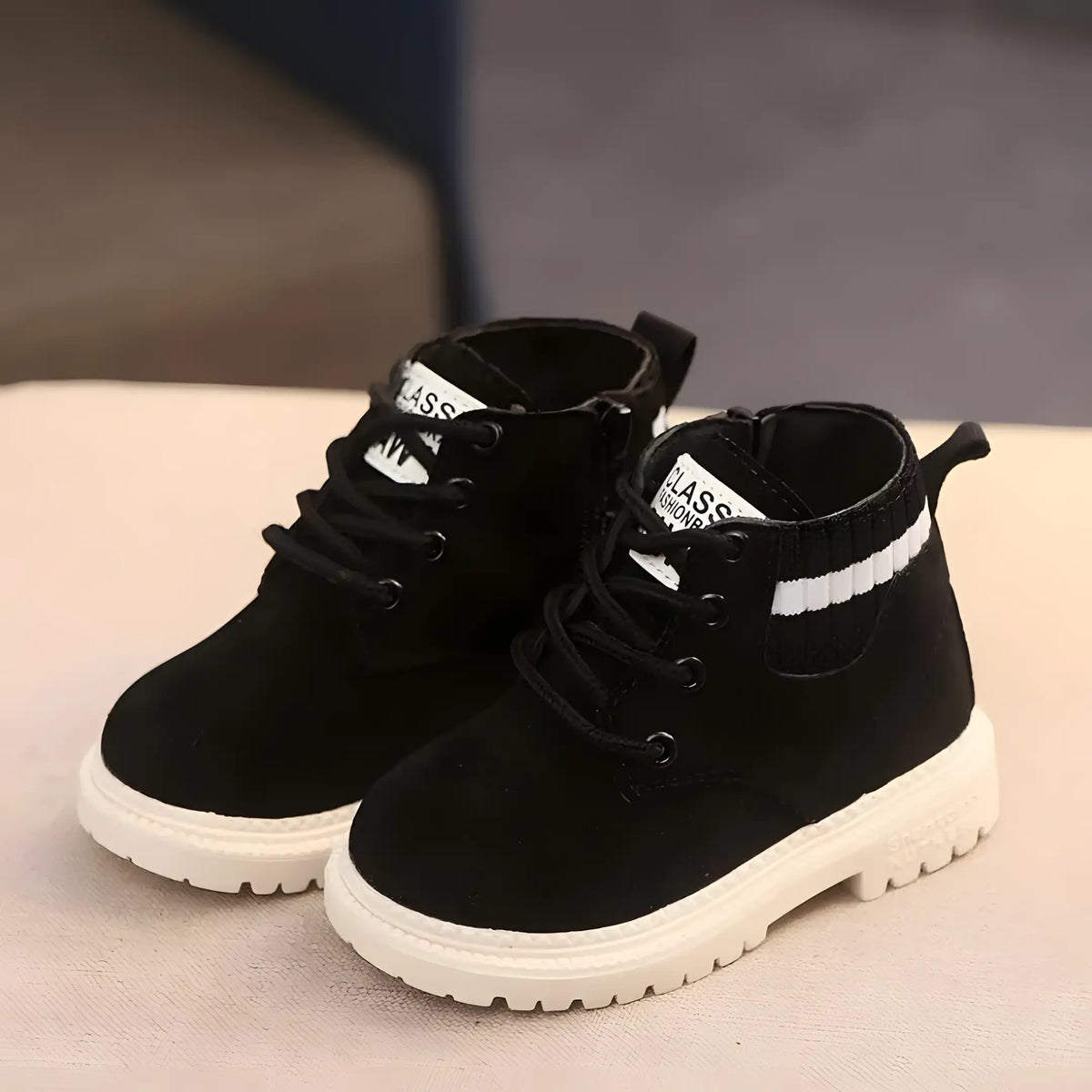 bota infantil masculina em couro pu preto.