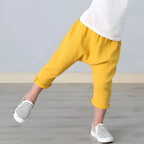 calça infantil masculina linho e algodão na cor amarela.