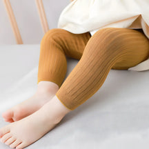 calça legging infantil feminina na cor amarelo.