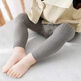 calça legging infantil feminina na cor cinza escuro.