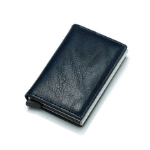 Carteira masculina slim em couro pu azul enquadrada em um fundo branco