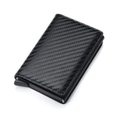 Carteira masculina slim em microfibra enquadrada em um fundo branco.