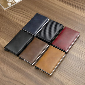 Seis carteiras masculinas slim lado a lado representando todas as cores disponíveis do modelo.