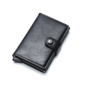 Carteira masculina slim em couro pu preto, com fecho, enquadrada em um fundo branco