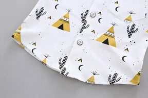 conjunto infantil masculino camisa e short destacando a parte inferior da camisa.