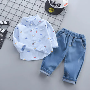 conjunto infantil masculino camisa e calça, modelo na cor azul.