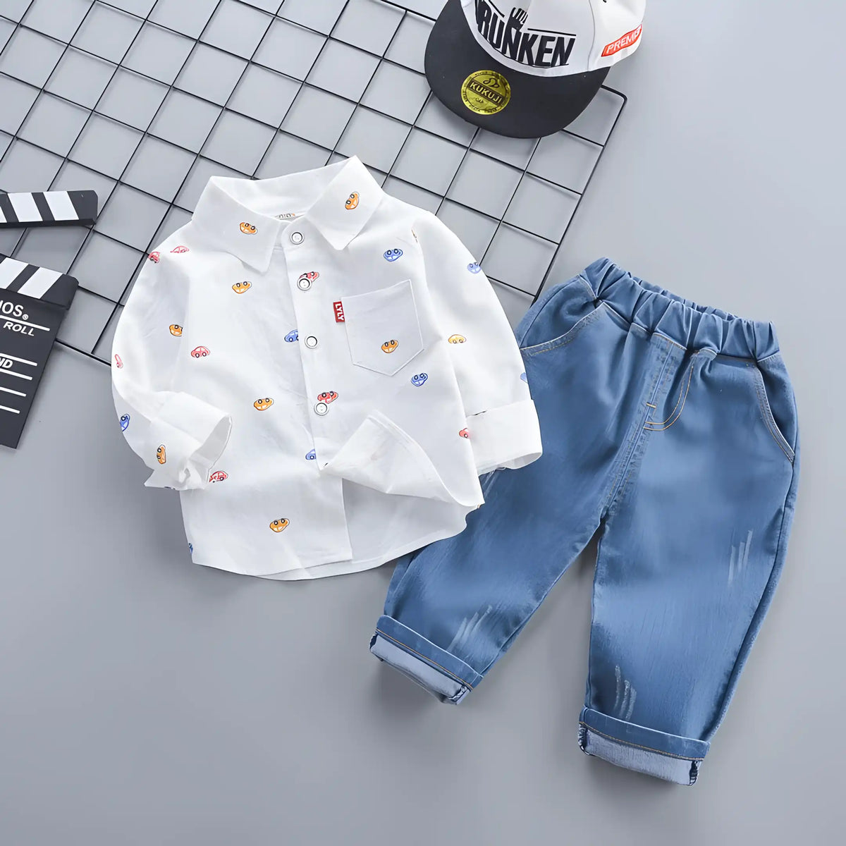 conjunto infantil masculino camisa e calça, modelo na cor branco.