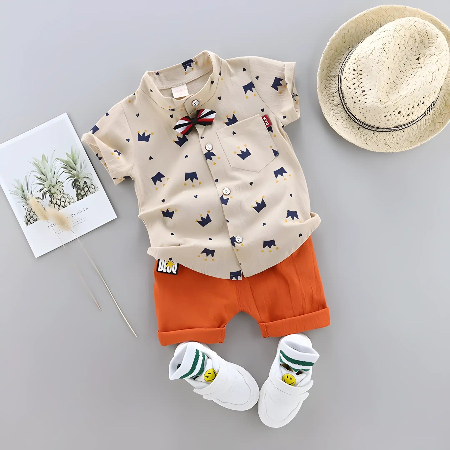conjunto infantil masculino camisa e short modelo coroa na cor bege.