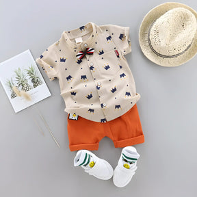 conjunto infantil masculino camisa e short modelo coroa na cor bege.
