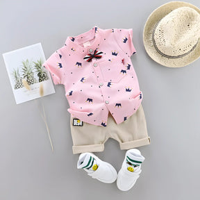 conjunto infantil masculino camisa e short modelo coroa na cor rosa.