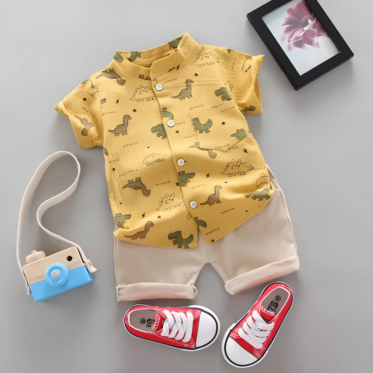 conjunto infantil masculino camisa e calça modelo na cor amarelo.