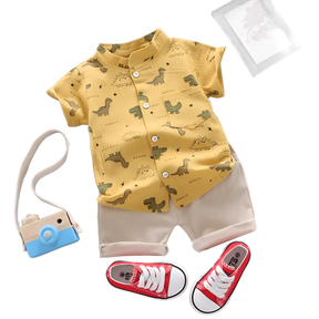 conjunto infantil masculino camisa e short em um fundo transparente.