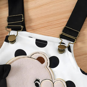 conjunto infantil para menina com destaque para as travas estilo macacão do body.