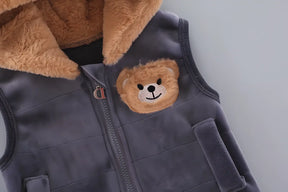 Conjunto moletom infantil unissex destaque para o colete na cor cinza.