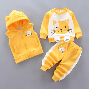Conjunto moletom infantil unissex com blusa, calça e colete na amarelo.