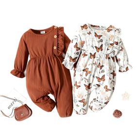 Macacão infantil feminino bebê menina na cor marrom e cor branco, lado a lado.