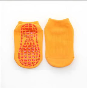 meia infantil antiderrapante na cor amarelo.