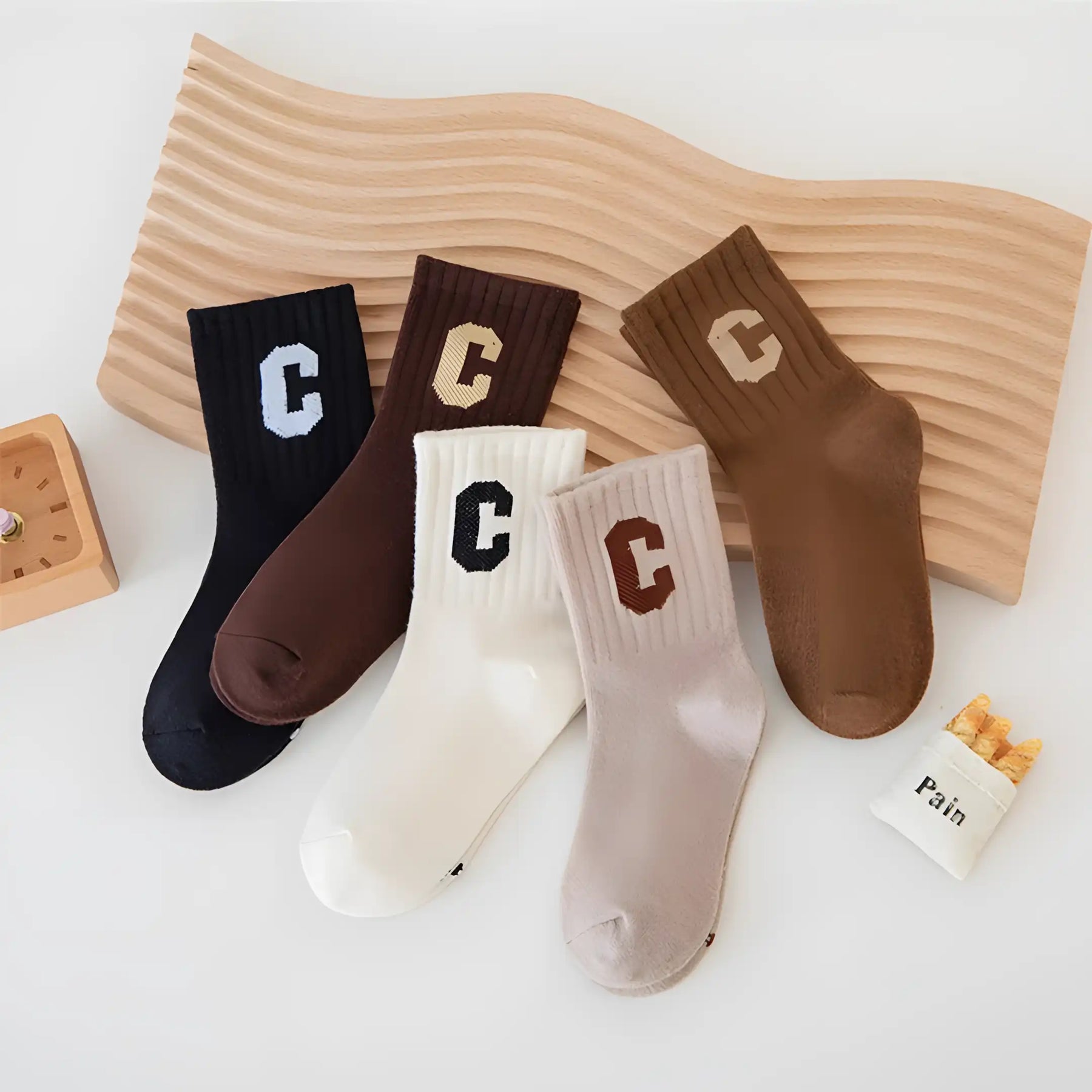 meia infantil malha em algodão kit com 5 pares vistas de cima em um fundo branco.