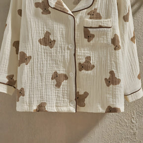 pijama infantil casual exibindo a parte superior frontal.